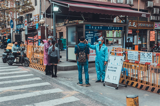 疫情阴霾下的城市封锁，新冠疫情的起始封城纪实