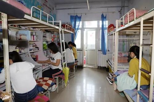 全球新冠疫情的传播路径与防控策略研究