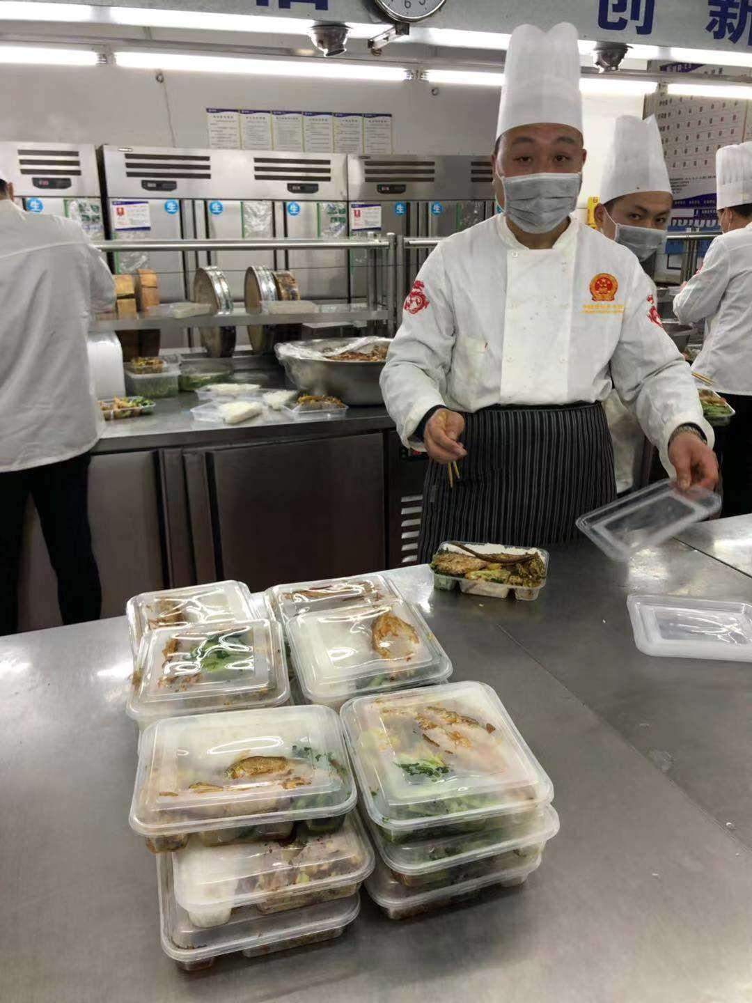 成都，抗击新冠疫情的坚韧与智慧