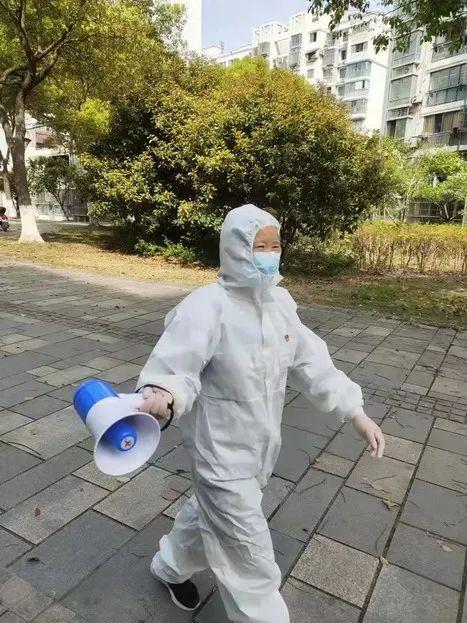 疫情下的微光，一位社区志愿者的温暖故事