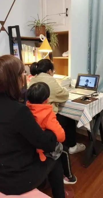 抗击疫情，50个感人瞬间