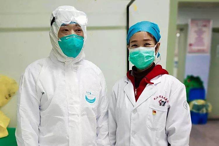 疫情中的温暖光芒，一束微光，照亮人心的小故事